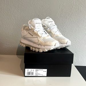 Reebok classic leather Cardi Women size US7 worn a few times